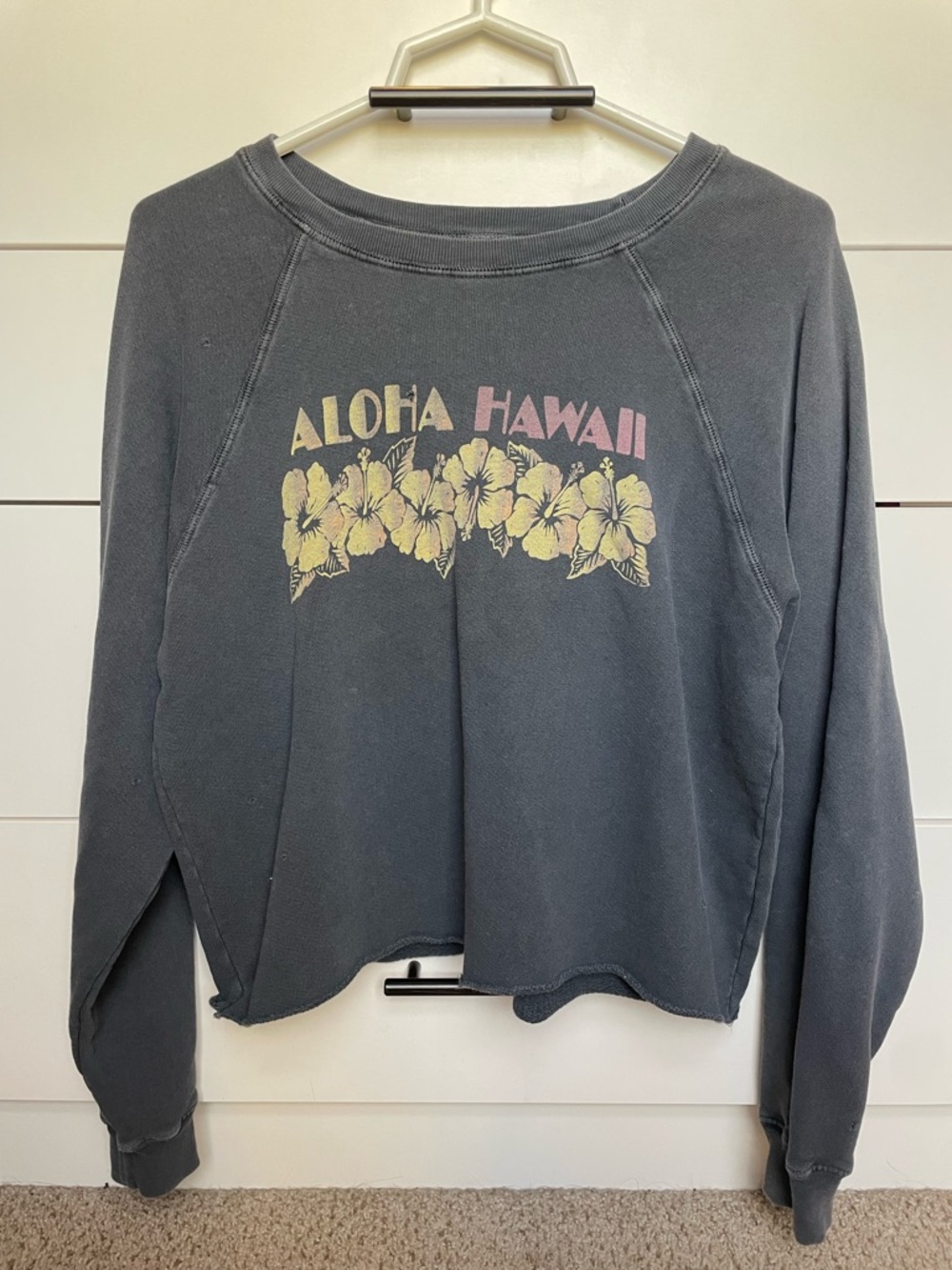 Vintage-Style Aloha Hawaii Graphic Sweatshirt - Charcoal